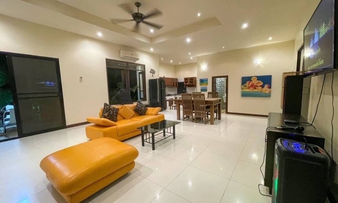 Bang Sare Villa | A nice and quiet villa in chonburi. Close to Bangsare beach. (Pet friendly)