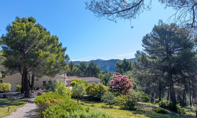 Le Barroux Apartment | A nice gite in a pleasant and calm guest house at le Barroux - Provence