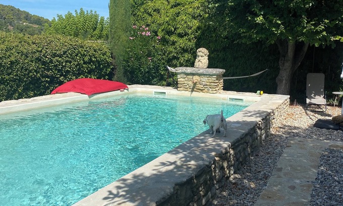 Entrechaux House | A pavilion in Provence