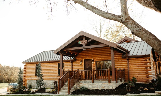 Excelsior Springs Cabin | A peaceful cabin in the middle of a country setting