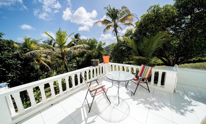 St. George's Villa | A personalized & Spacious Hilltop Orchard Villa- 5 min to the city.