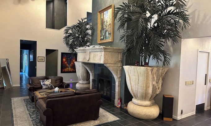 Shenandoah Valley House | A Pet-Friendly Oasis surrounded by wineries with a Pool, Jacuzzi, and Sauna.