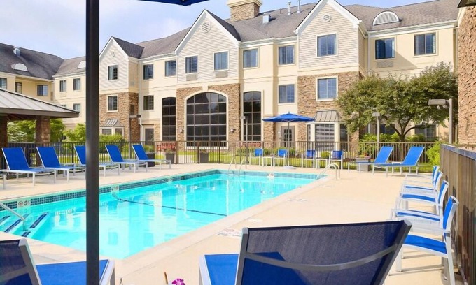 Auburn Hills Hotel | A Place You'll Surely Enjoy! Full Kitchen, Free Breakfast, Pets Allowed