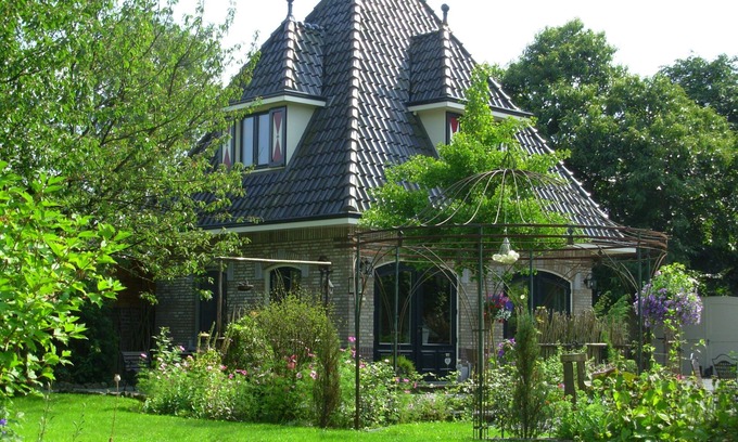 Kelpen-Oler House | A Pleasant Stay at " Logies Taverne." nearby Roermond, Thorn/Pool & Garden