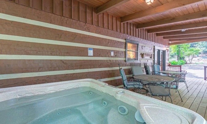 Seven Devils Cabin | A Portofino Cabin: Mountain Log Cabin, Hot Tub, Pet Friendly, Dogs Welcome, Wood Fireplace, Large.