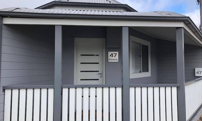 Orange House | A Prince on Clinton S