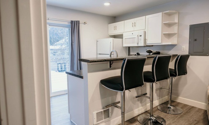 Sitka Condo | A quad-plex that offers high-end comfort, combined with easy studio living.