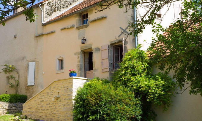Flavigny-sur-Ozerain House | A quiet and comfortable house in a burgundy's medieval village
