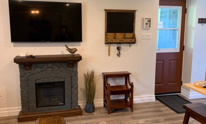 Dunfield Apartment | A quiet retreat, conveniently located near the historic part of Trinity!
