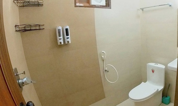 Thalassery Villa | A Riverside Retreat Holiday Home with Kitchen B1 - Deluxe 2+1-Wi-Fi-AC