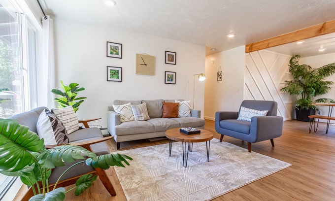 Mendenhaven House | A serene, blissful home w/a spacious backyard