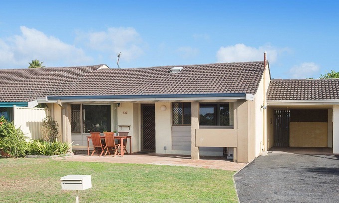 West Busselton Villa | A Shore Thing- Located opposite Busselton Foreshore!