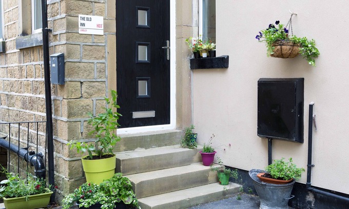 Ainley Top Apartment | A spacious cosy one bedroom flat