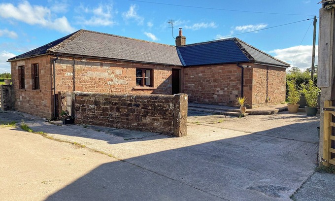 Carlisle Cottage | A spacious country cottage the perfect indulgent getaway for two.