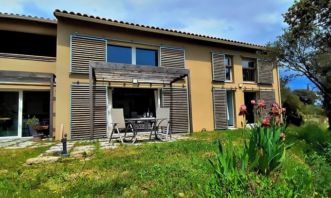 Roquessels Villa | A spacious house with an unobstructed view, at the trailhead