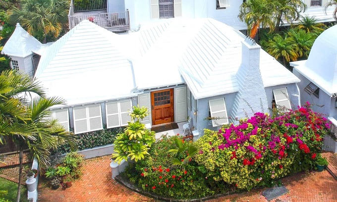 Hamilton Parish House | A spacious, unique Bermuda haven with access to large crystal swimming caves.