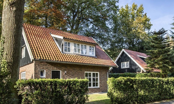Losser House | A spacious vacation home located on an estate.