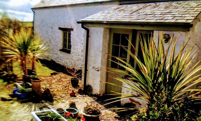 Whitland Cottage | A spacious yet cosy eco converted dairy barn, situated within a vineyard.