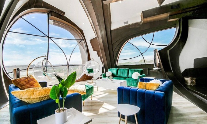 Ransom Canyon House | A stay like no other—inside an iconic steel sculpture with panoramic canyon and lake views.