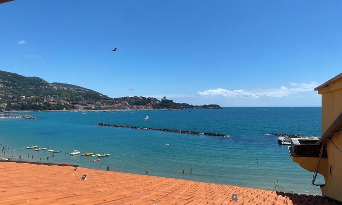 San Terenzo Apartment | A STEP AWAY FROM THE SEA - SEAVIEW