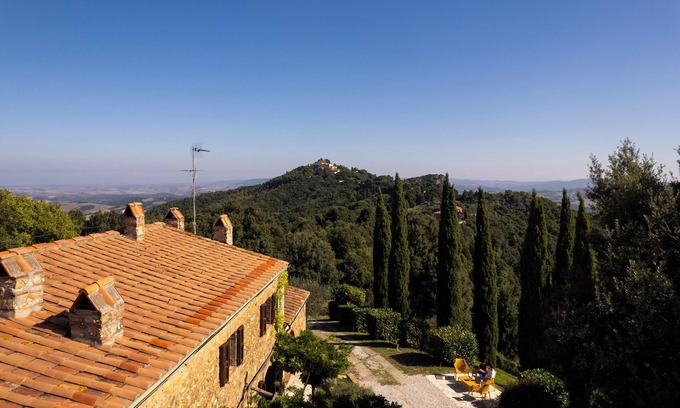 Micciano House | A stone farmhouse from 1850 with a pool for nature lovers