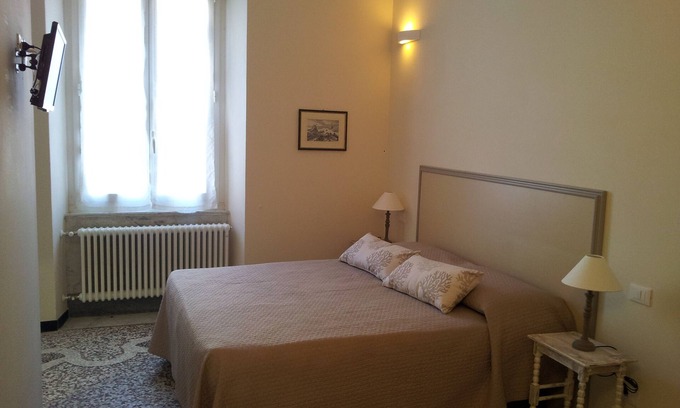 San Terenzo Apartment | A stone's throw from the beach and with private parking space