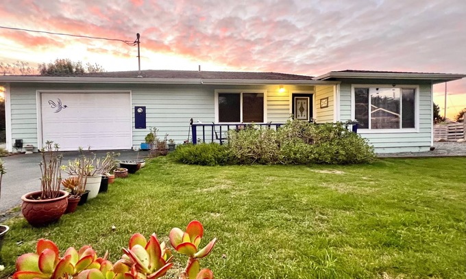Crescent City North House | A Stone's Throw: Minutes from the Blue Pacific and majestic Redwood forests