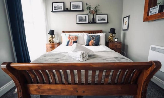 Cobh Apartment | A Stylish 2 Bed Apartment in Cobh Town - Lux Stay