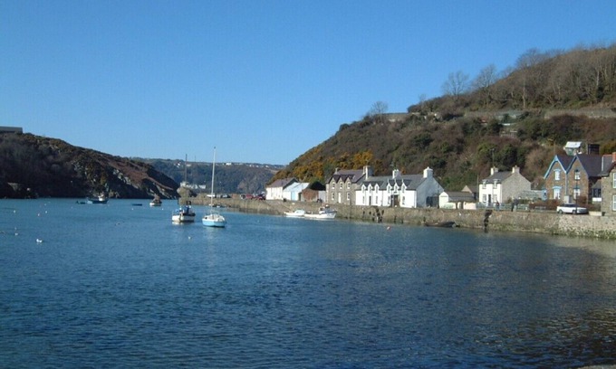 Fishguard Cottage | A stylish cottage near the picturesque harbour of Lower Fishguard