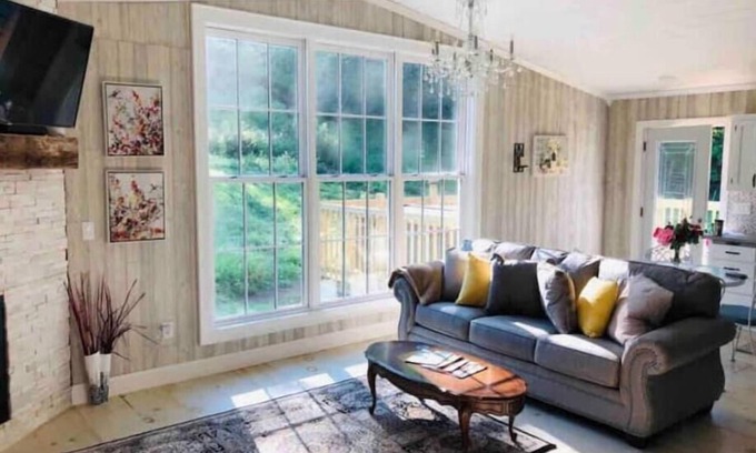 Hixton Apartment | A Suite Getaway