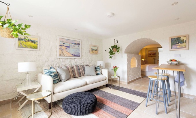 Arundel Apartment | A tastefully designed studio set just a few steps away from Arundel town centre