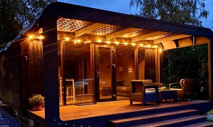 Pringi House | A tiny house with a garden and a hot tube