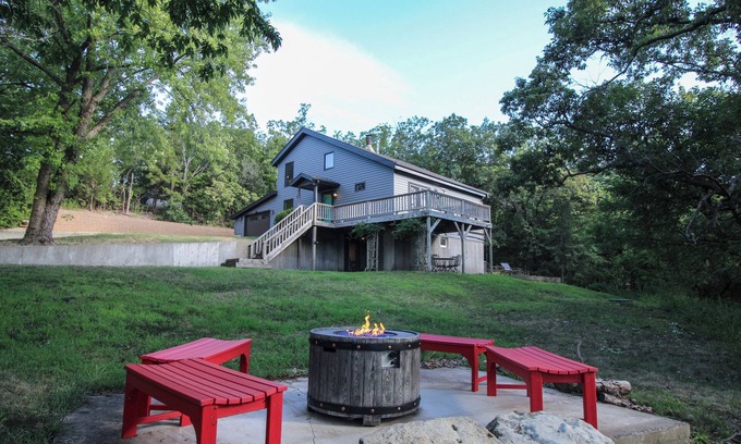 Manhattan House | A Tranquil hideaway near Tuttle Creek Laken