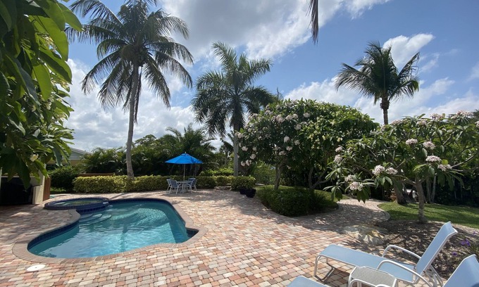 Sorrento Shores House | A Tropical 2 Bedroom/2 Bath House w/Pool and Dock