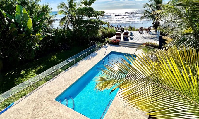 San Diego House | A true beachfront home on a surf break