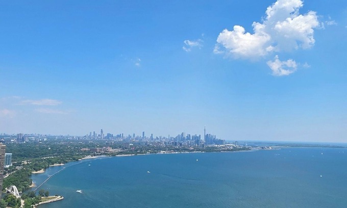 Humber Bay Condo | A True Urban Oasis by the Water! A luxury stay at this Highrise condo.