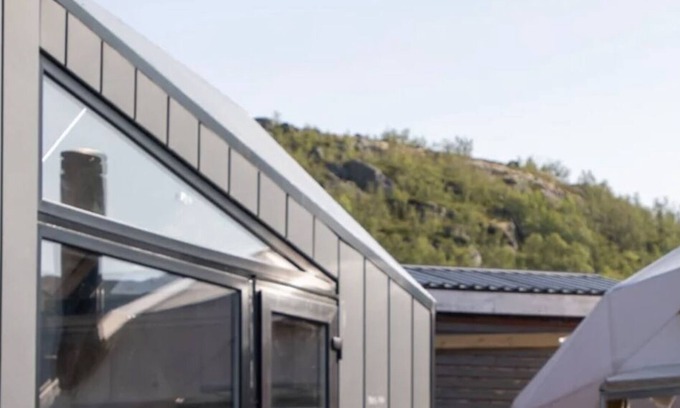 Tromso Cottage | A uniqe arctic glamping experience in one of the worlds best aurora hotspots