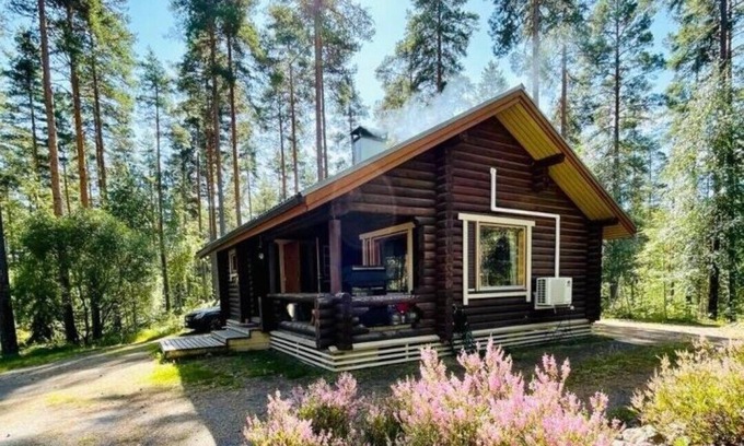 Tammela Cottage | A Unique cottage in a pine forest by the lake