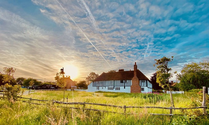 Faversham House | A Unique Tudor Manor House dating from 1547