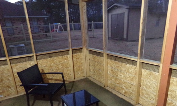 Jackson House | A very comfortable and quite abode, with inclosed back porch and privacy fence!!