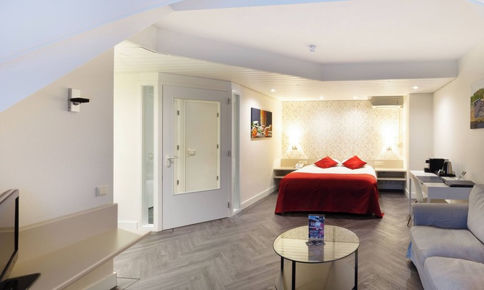 Municipality of Zeist Hotel | A Welcoming Escape with On-site Restaurant, Free Parking, and Quiet Comfort