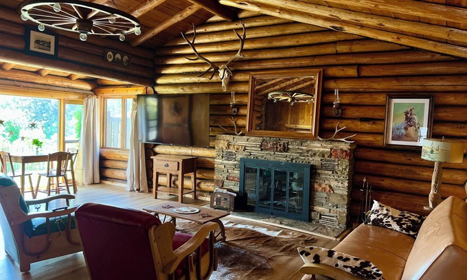 Rimrock Cabin | A Western Cabin Retreat in the Heart of Billings.