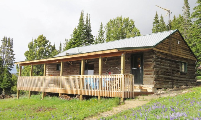 Shell Cabin | A Western Rose Cabin Shell, WY: The Big Horn Mountains nELK HUNT AREA 41