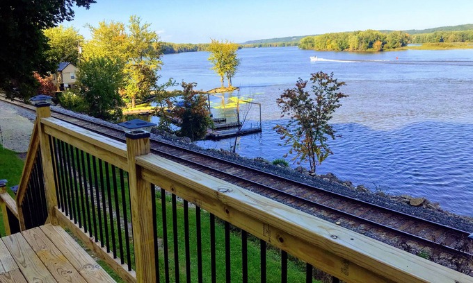 Guttenberg House | A Winter Get Away with Amazing Views of the Mississippi!