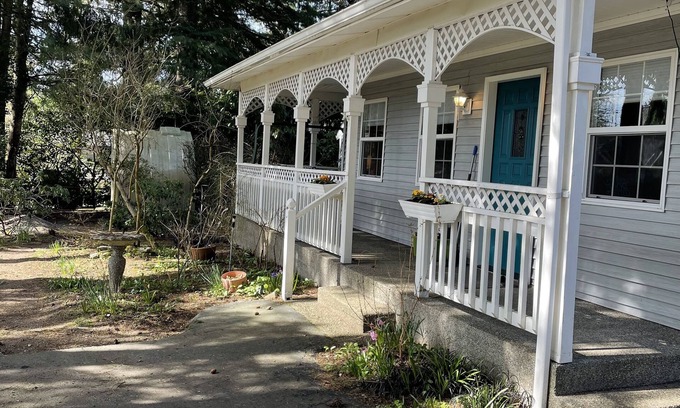 West Haven-Sylvan Cottage | A Woodland Cottage in suburban Portland