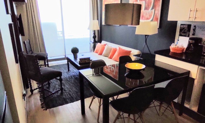 Las Rejas Apartment | A2 Nice, Cozy, Stylish, 2D2B, Subway front door