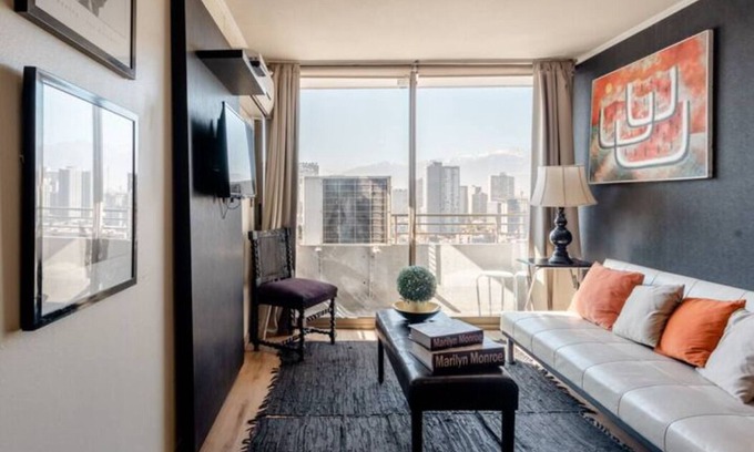 Las Rejas Apartment | A3 the perfect spot up to 5 subway front door