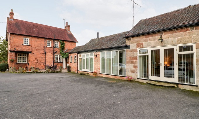 Denstone Cottage | ABBEY VIEW FARM COTTAGE, pet friendly, with open fire in Alton