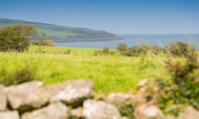 Moelfre Cottage | Aber - a dog that sleeps 5 guests in 3 bedrooms