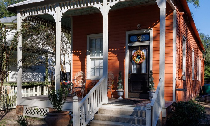 Abita Springs Cottage | Abita Historic House - fun place to visit for a retreat full on relaxation.